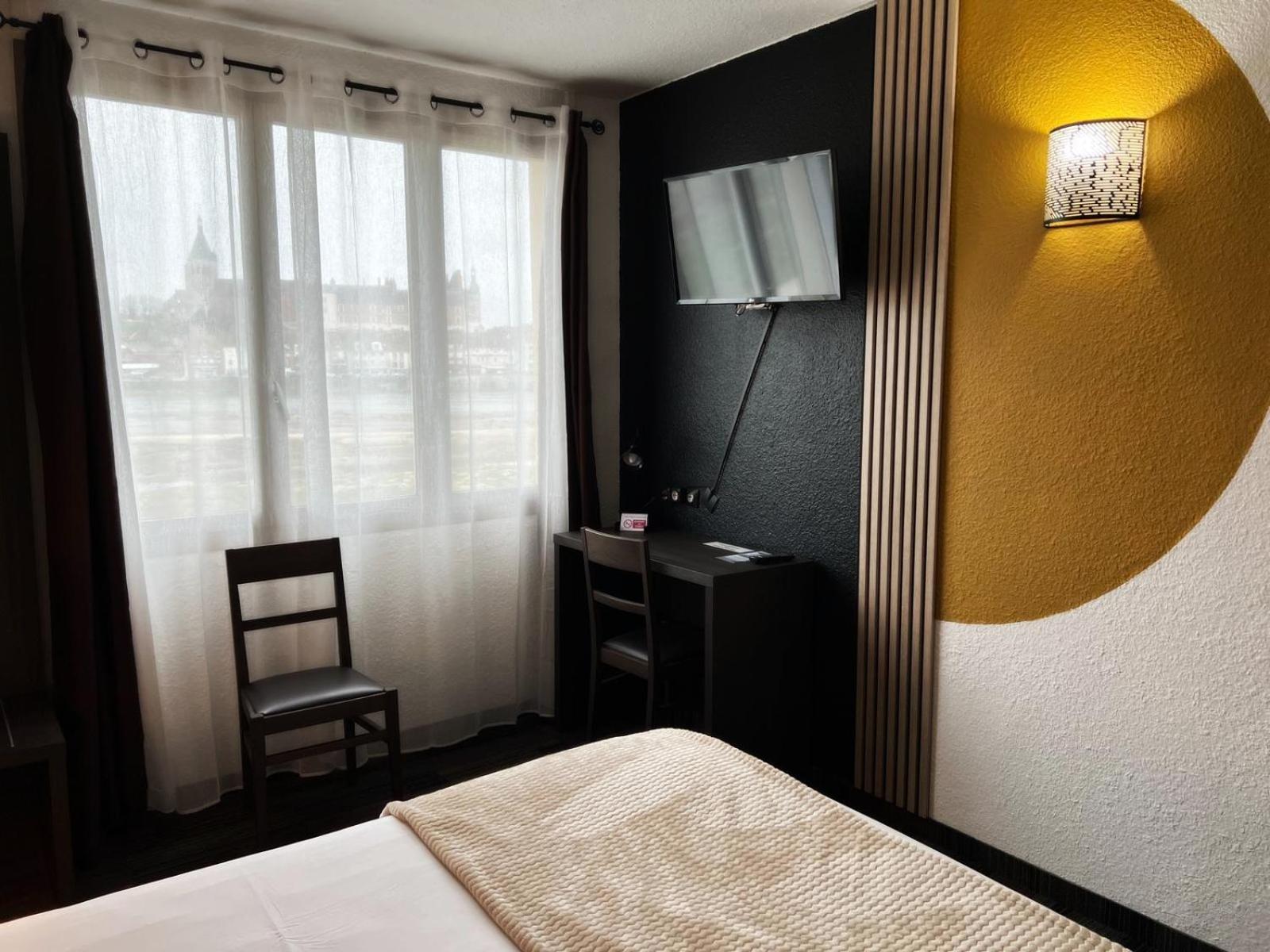 Brit Hotel Confort Gien Ngoại thất bức ảnh