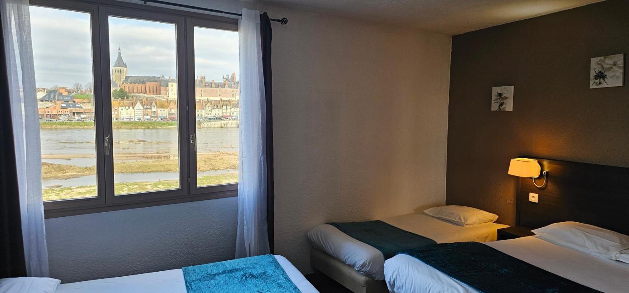 Brit Hotel Confort Gien Ngoại thất bức ảnh