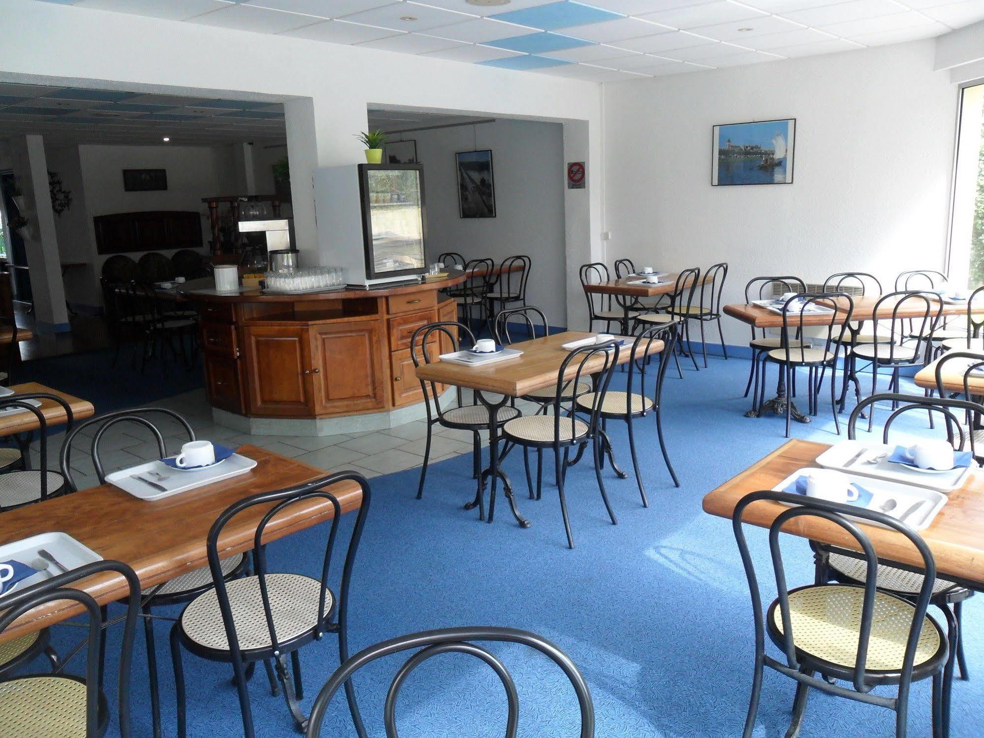 Brit Hotel Confort Gien Ngoại thất bức ảnh